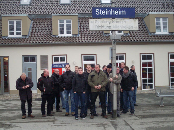 Herren-Schießgruppe auf dem Bahnhof Steinheim